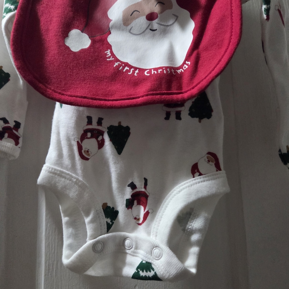 NWT Carter's Red and White Baby Bib First Christmas And Newborn Matching Onesie - Picture 6 of 6